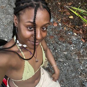 Meet your Posher, Hillary